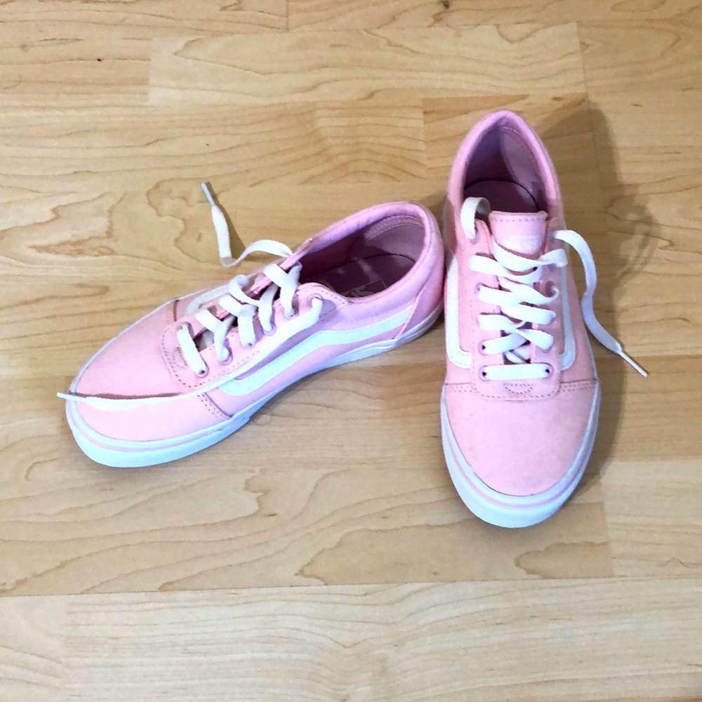 Only worn ONCE! Cute pair of light pink Vans.